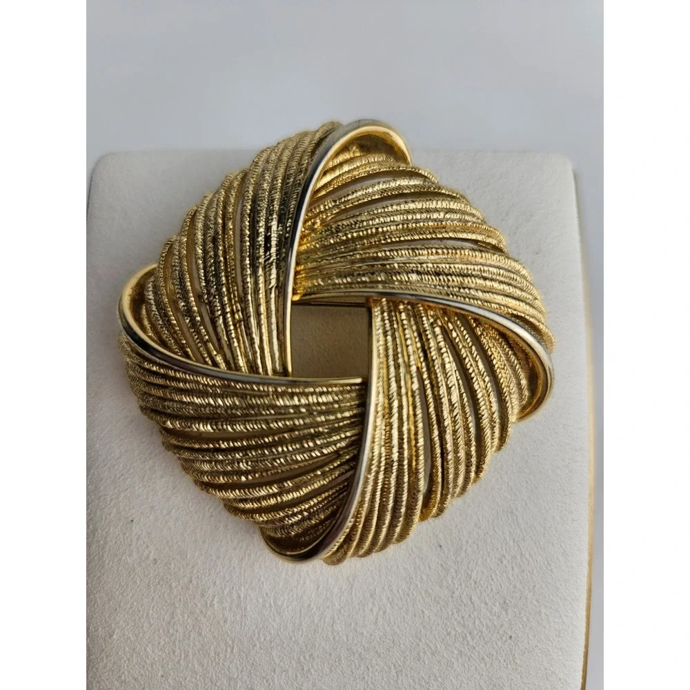 Vintage Monet Gold Tone Textured Knot Brooch Statement Pin‎ Signed